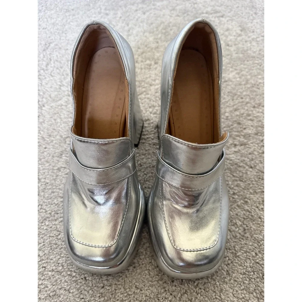 Unbranded metallic silver
